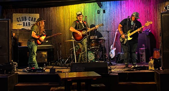 Tylor & the Train Robbers performing at Club Car Bar, Templeton